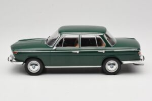 BMW 2000 121 Grün MCG 1:18 MCG18542 Metall – Bild 3 von 6