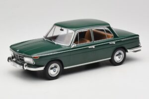 BMW 2000 121 Grün MCG 1:18 MCG18542 Metall