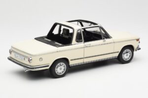 BMW 2002 Baur Cabriolet E10 Chamonix Weiss AUTOart 1:18 70532 Metall – Bild 3 von 8