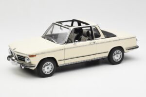 BMW 2002 Baur Cabriolet E10 Chamonix Weiss AUTOart 1:18 70532 Metall