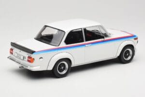 BMW 2002 E10 Turbo Weiss MCG 1:18 MCG18408-R Metall – Bild 2 von 6