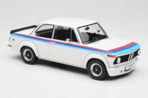 BMW 2002 E10 Turbo Weiss MCG 1:18 MCG18408-R Metall – Bild 4 von 6
