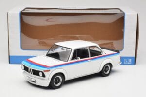 BMW 2002 E10 Turbo Weiss MCG 1:18 MCG18408-R Metall – Bild 6 von 6