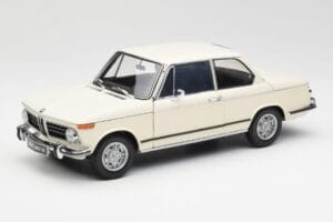 BMW 2002 Weiss Kyosho 1:18 08541W Metall