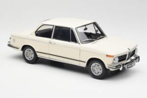BMW 2002 Weiss Kyosho 1:18 08541W Metall – Bild 6 von 8