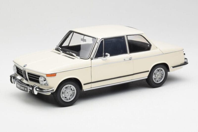 BMW 2002 Weiss Kyosho 1:18 08541W Metall