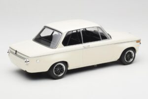BMW 2002 Weiss Plain Body Version Minichamps 1:18 155702600 Metall – Bild 2 von 6