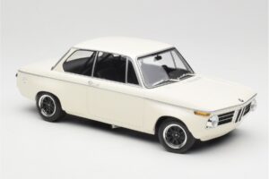 BMW 2002 Weiss Plain Body Version Minichamps 1:18 155702600 Metall – Bild 4 von 6