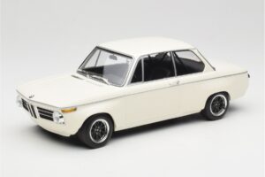 BMW 2002 Weiss Plain Body Version Minichamps 1:18 155702600 Metall