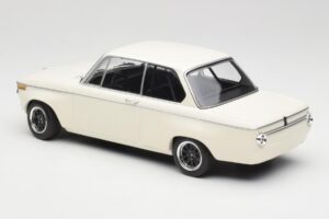 BMW 2002 Weiss Plain Body Version Minichamps 1:18 155702600 Metall – Bild 5 von 6