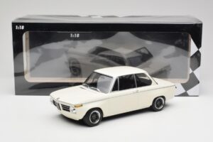 BMW 2002 Weiss Plain Body Version Minichamps 1:18 155702600 Metall – Bild 6 von 6
