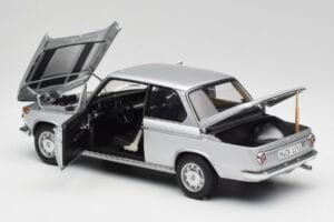 BMW 2002tii Silber AUTOart 1:18 80430151479 Metall – Bild 5 von 8