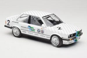BMW 325i E30 #2 O. Manthey Vogelsang Automobile 3rd Place Eifel Race DTM 1986 Minichamps 1:18 155862602 Metall – Bild 4 von 6