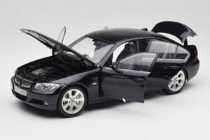 BMW 330i E46 Schwarz Kyosho 1:18 08731RB Metall – Bild 2 von 8