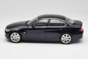 BMW 330i E46 Schwarz Kyosho 1:18 08731RB Metall – Bild 4 von 8