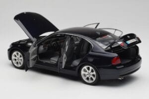 BMW 330i E46 Schwarz Kyosho 1:18 08731RB Metall – Bild 5 von 8