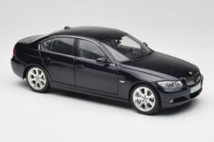 BMW 330i E46 Schwarz Kyosho 1:18 08731RB Metall – Bild 6 von 8