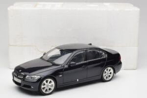 BMW 330i E46 Schwarz Kyosho 1:18 08731RB Metall – Bild 8 von 8