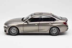 BMW 330i G20 Silber Norev 1:18 183275 Metall – Bild 4 von 8