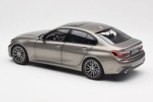 BMW 330i G20 Silber Norev 1:18 183275 Metall – Bild 7 von 8