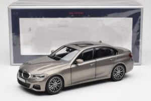 BMW 330i G20 Silber Norev 1:18 183275 Metall – Bild 8 von 8