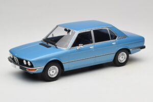 BMW 5 Series E12 Blau MCG 1:18 MCG18541 Metall