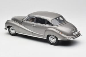 BMW 502 2.6 Luxus Silver Beige Metallic AUTOart 1:18 70591 Metall – Bild 7 von 8