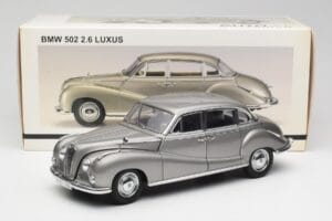 BMW 502 2.6 Luxus Silver Beige Metallic AUTOart 1:18 70591 Metall – Bild 8 von 8