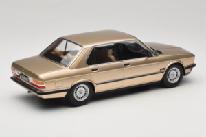 BMW 520i E28 Gold Metallic IXO 1:18 18CMC184 Metall – Bild 2 von 6