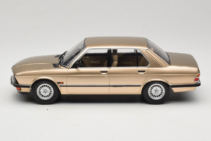BMW 520i E28 Gold Metallic IXO 1:18 18CMC184 Metall – Bild 3 von 6