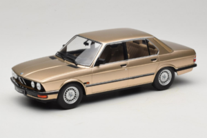 BMW 520i E28 Gold Metallic IXO 1:18 18CMC184 Metall