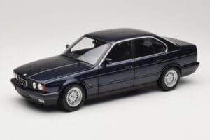 BMW 535i E34 Blue Metallic Minichamps 1:18 100024004 Metall