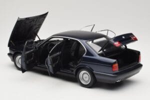 BMW 535i E34 Blue Metallic Minichamps 1:18 100024004 Metall – Bild 5 von 8