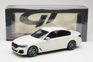 BMW 545e xDrive M-Sport G30 Weiss GT Spirit 1:18 GT496 Resin – Bild 6 von 6