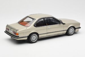 BMW 635 CSi E24 Bronzit Beige Metallic AUTOart 1:18 70523 Metall – Bild 3 von 8