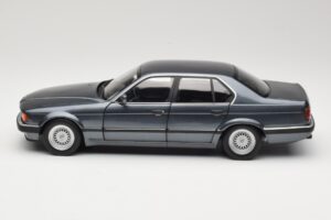 BMW 730i E32 Grey Metallic Minichamps 1:18 100023005 Metall – Bild 4 von 8