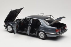 BMW 730i E32 Grey Metallic Minichamps 1:18 100023005 Metall – Bild 5 von 8
