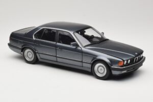 BMW 730i E32 Grey Metallic Minichamps 1:18 100023005 Metall – Bild 6 von 8
