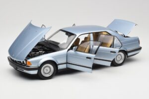 BMW 730i E32 Hellblau Metallic Minichamps 1:18 100023008 Metall – Bild 2 von 8