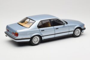 BMW 730i E32 Hellblau Metallic Minichamps 1:18 100023008 Metall – Bild 3 von 8