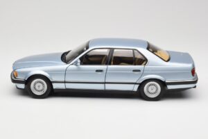 BMW 730i E32 Hellblau Metallic Minichamps 1:18 100023008 Metall – Bild 4 von 8