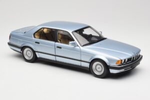 BMW 730i E32 Hellblau Metallic Minichamps 1:18 100023008 Metall – Bild 6 von 8