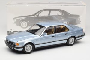 BMW 730i E32 Hellblau Metallic Minichamps 1:18 100023008 Metall – Bild 8 von 8