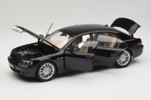 BMW 760Li E66 Individual Schwarz Kyosho 1:18 08573RB Metall – Bild 2 von 8