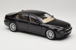 BMW 760Li E66 Individual Schwarz Kyosho 1:18 08573RB Metall – Bild 6 von 8