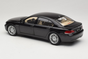 BMW 760Li E66 Individual Schwarz Kyosho 1:18 08573RB Metall – Bild 7 von 8