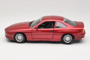 BMW 850i E31 Rot Tchibo 1:18 36157 Metall – Bild 4 von 8