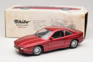 BMW 850i E31 Rot Tchibo 1:18 36157 Metall – Bild 8 von 8