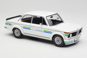 BMW Alpina 2002 E10 Turbo Weiss MCG 1:18 MCG18409-R Metall – Bild 4 von 6