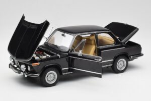 BMW 2002 L E10 Schwarz AUTOart 1:18 70603 Metall – Bild 2 von 8